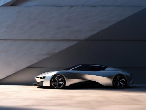 Luxury cars with the most advanced tech features in 2025