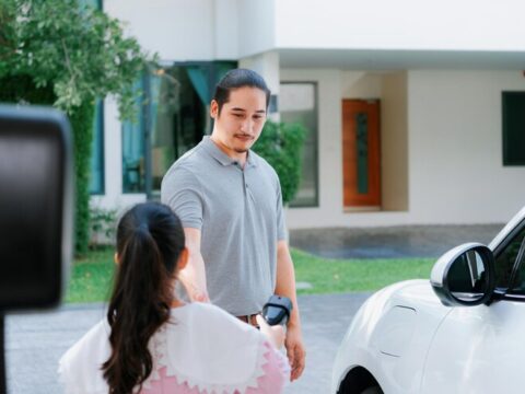 EV Loans vs Traditional Auto Loans comparison infographic